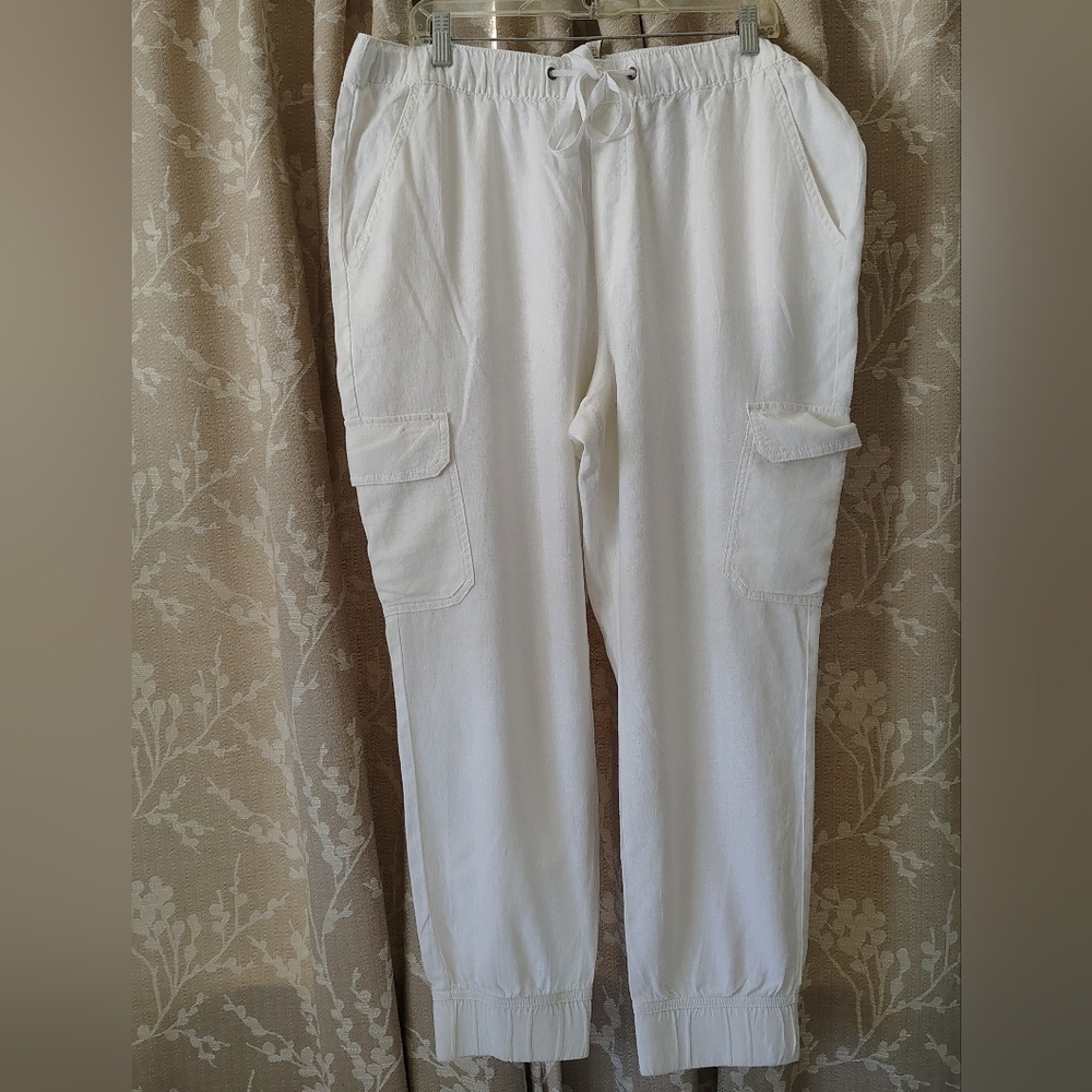 St. John's Bay White Cargo Pants Size XL